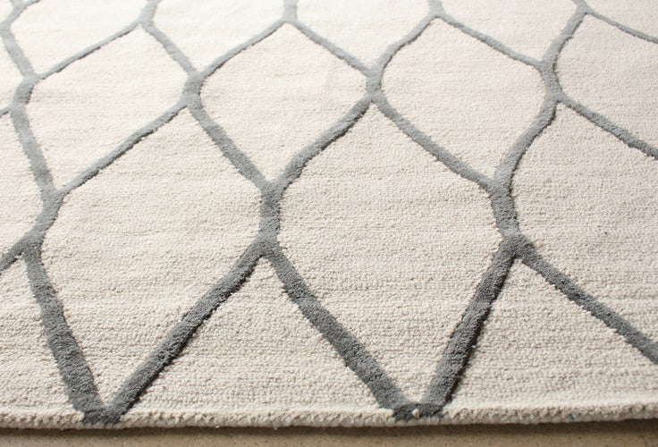 8' x 10' Cream and Light Gray Hand-tufted Wool Grid Rug