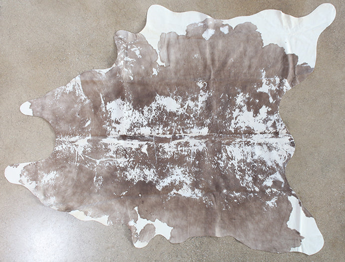 RUG397ATL - 5' X 7' Cream And Light Brown Cowhide Rug