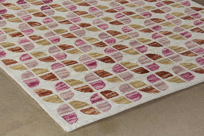 5' X 7'6" Ivory And Sunset Wool Pile Rug