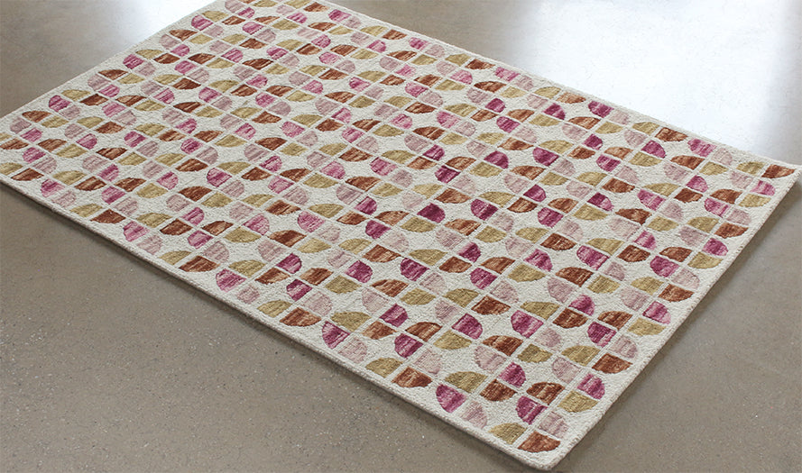 5' X 7'6" Ivory And Sunset Wool Pile Rug