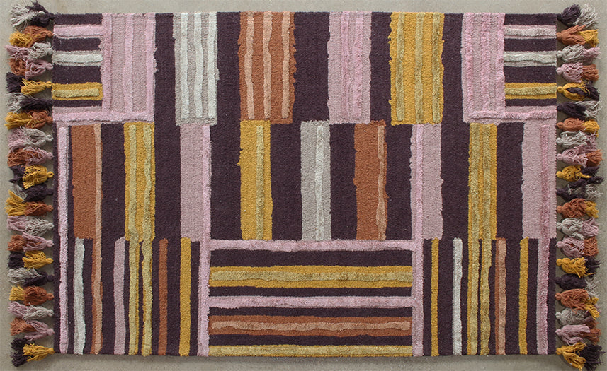 5' X 7'6"  Spice And Bordeaux Hooked Wool Rug