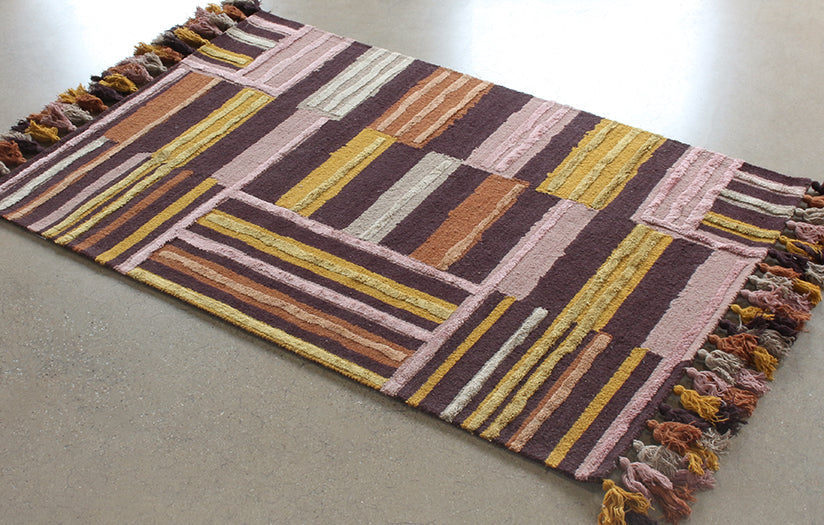 5' X 7'6"  Spice And Bordeaux Hooked Wool Rug
