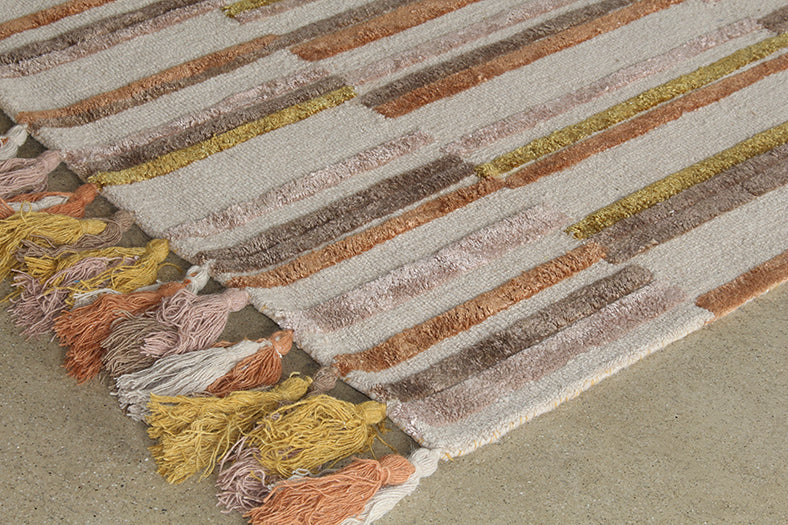 5' X 7'6" Oatmeal And Spice Wool Hooked Rug