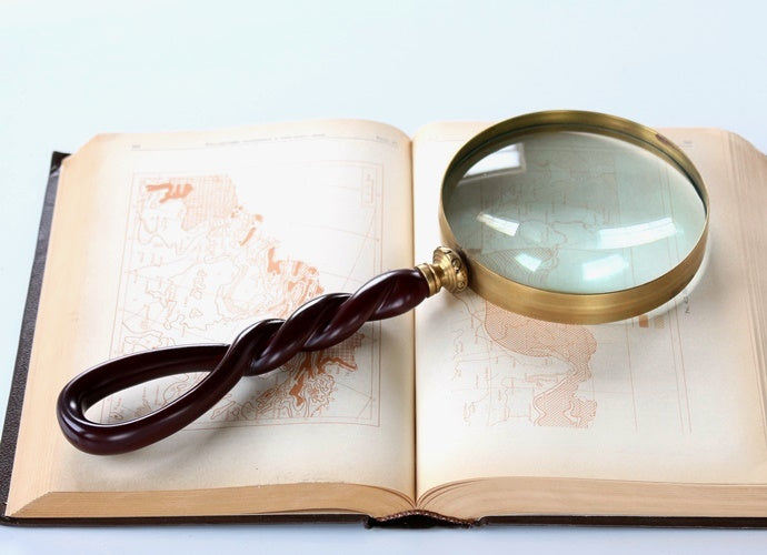 Mahogany Resin Magnifying Glass