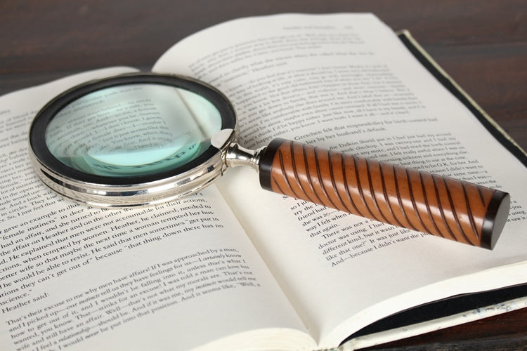 Wood Handled Magnifying Glass