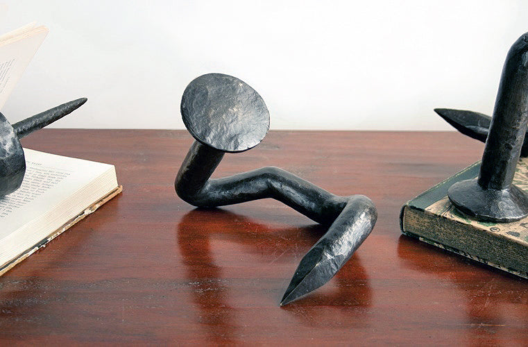 La Pausa - Bent Nail - Cleared Décor