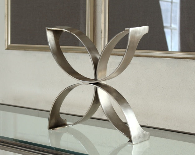 Lorenzo Sculpture - Cleared Décor