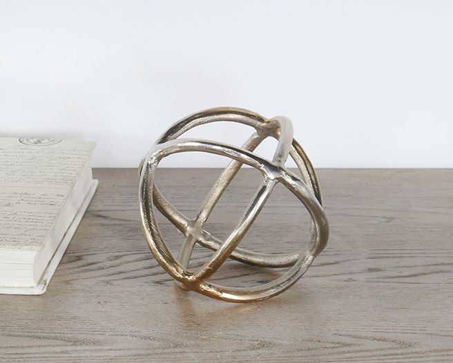 Medium Spheres In Orbit - Cleared Décor