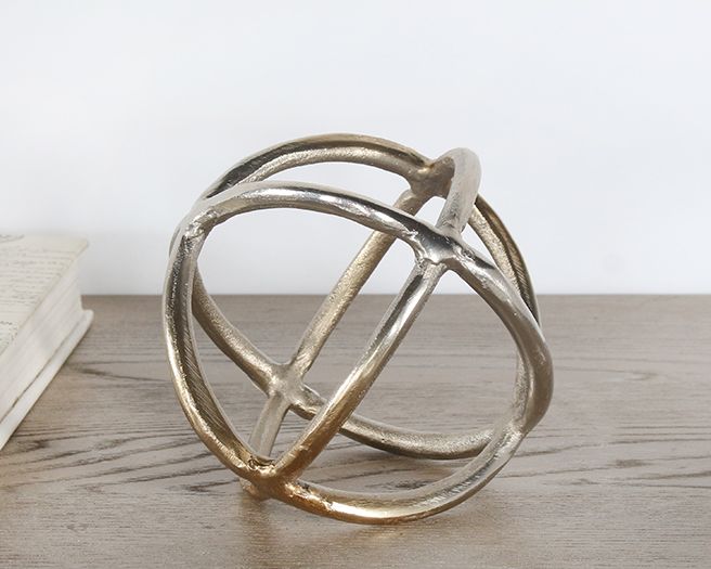 Medium Spheres In Orbit - Cleared Décor