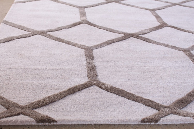 8' x 11' Antique White and Dark Gray Hand-tufted WoolSilk Grid Rug