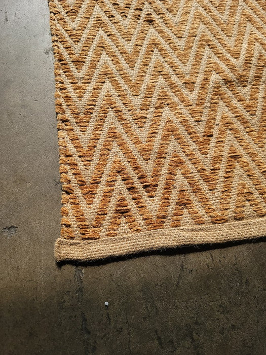 2'6" X 7'6" Tan & Copper Chevron Runner