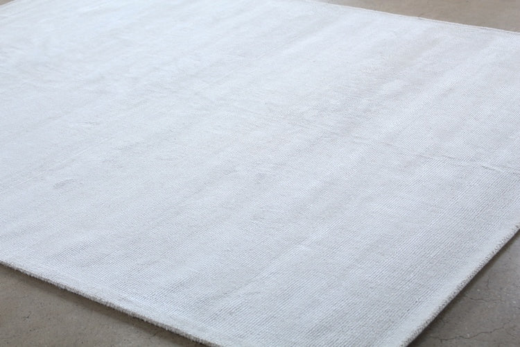 8' x 10' White Hand-loomed WoolSilk Pile Rug