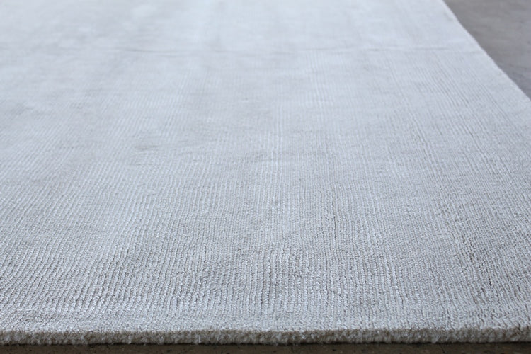 8' x 10' White Hand-loomed WoolSilk Pile Rug