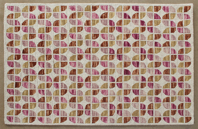 5' X 7'6" Ivory And Sunset Wool Pile Rug