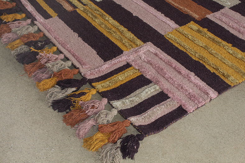 5' X 7'6"  Spice And Bordeaux Hooked Wool Rug