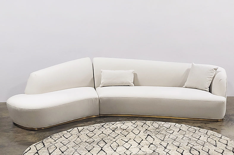 Curved Chaise Left Sectional In Snow 2 Pillows