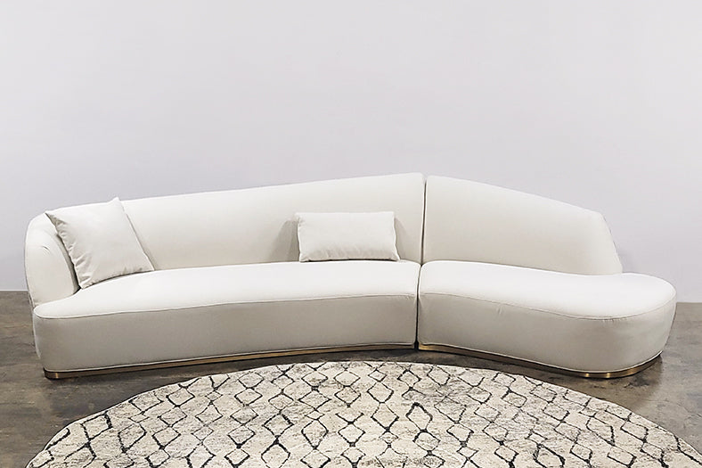 Curved Chaise Right Sectional In Snow 2 Pillows